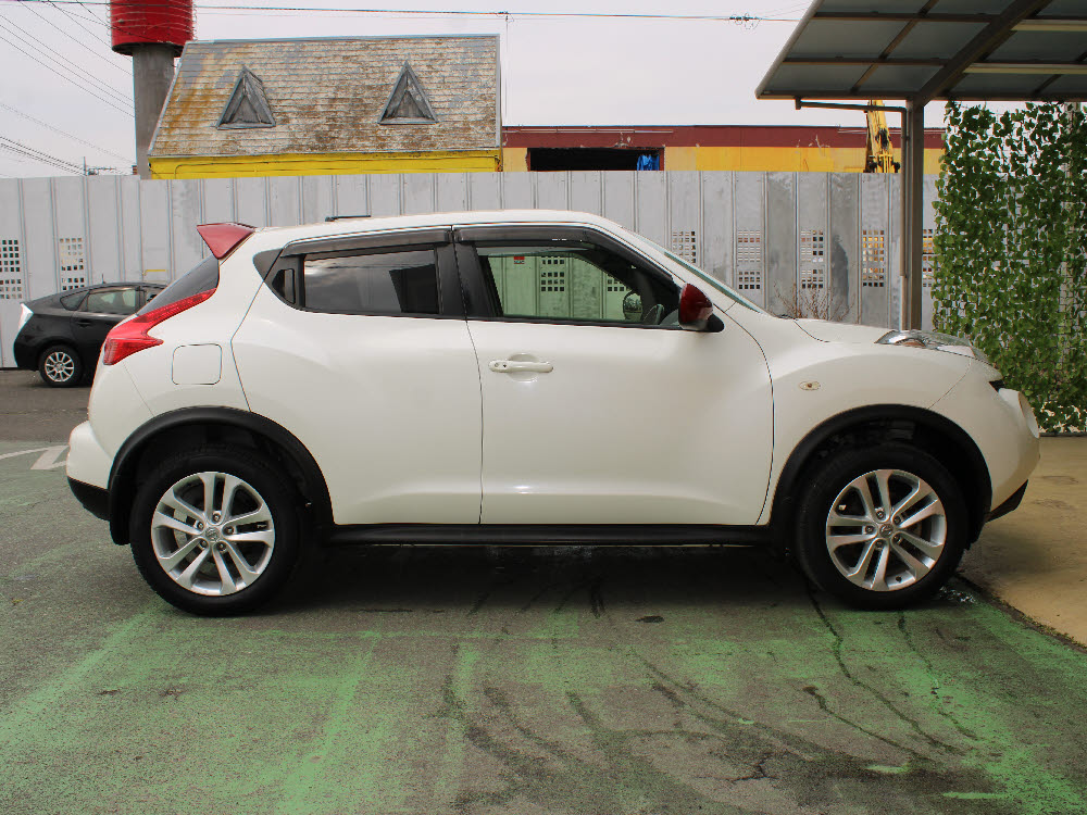 ニッサン　ジューク　15RXタイプV3枚目