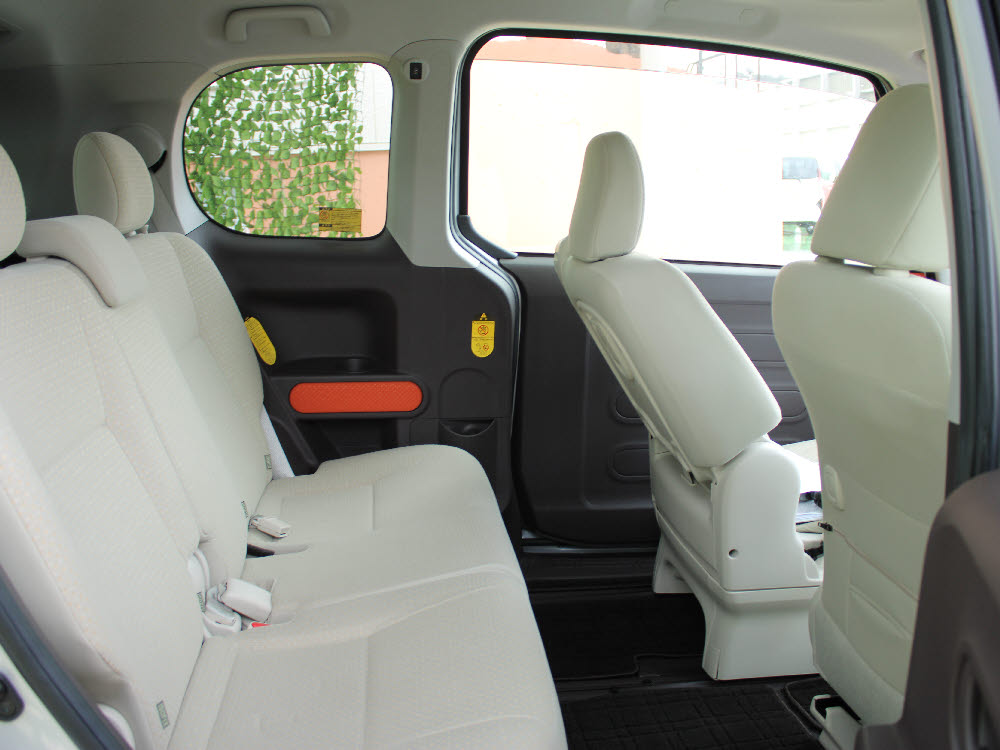 トヨタ　ポルテ　F14枚目