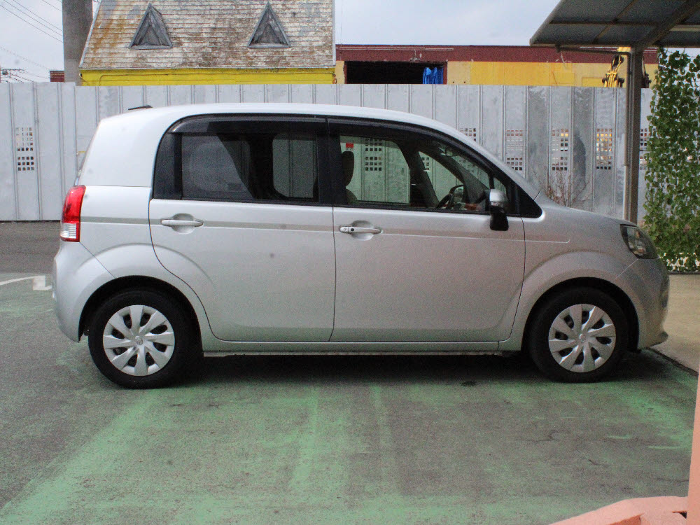 トヨタ　ポルテ　F3枚目