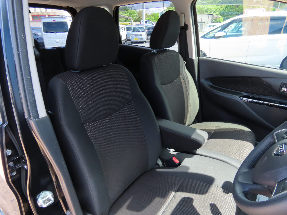 ニッサン　デイズ　ハイウェイスターGターボ9枚目