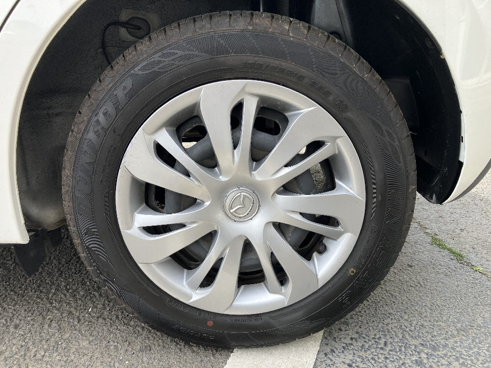 マツダ　デミオ　13S7枚目