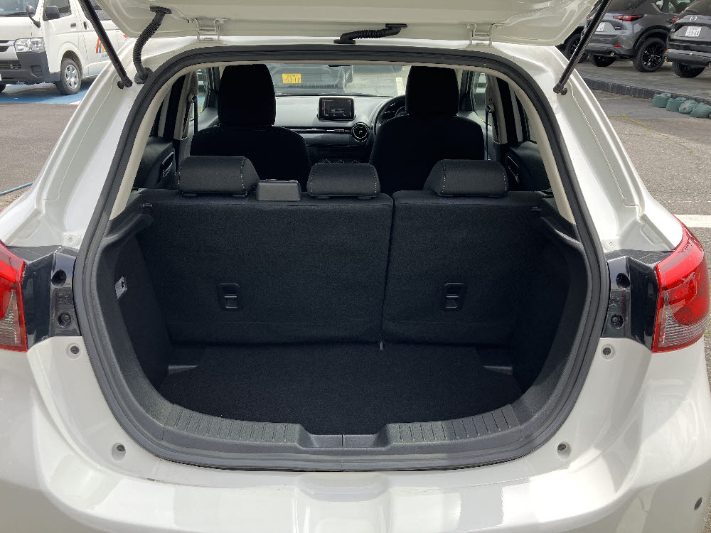 マツダ　デミオ　13S8枚目