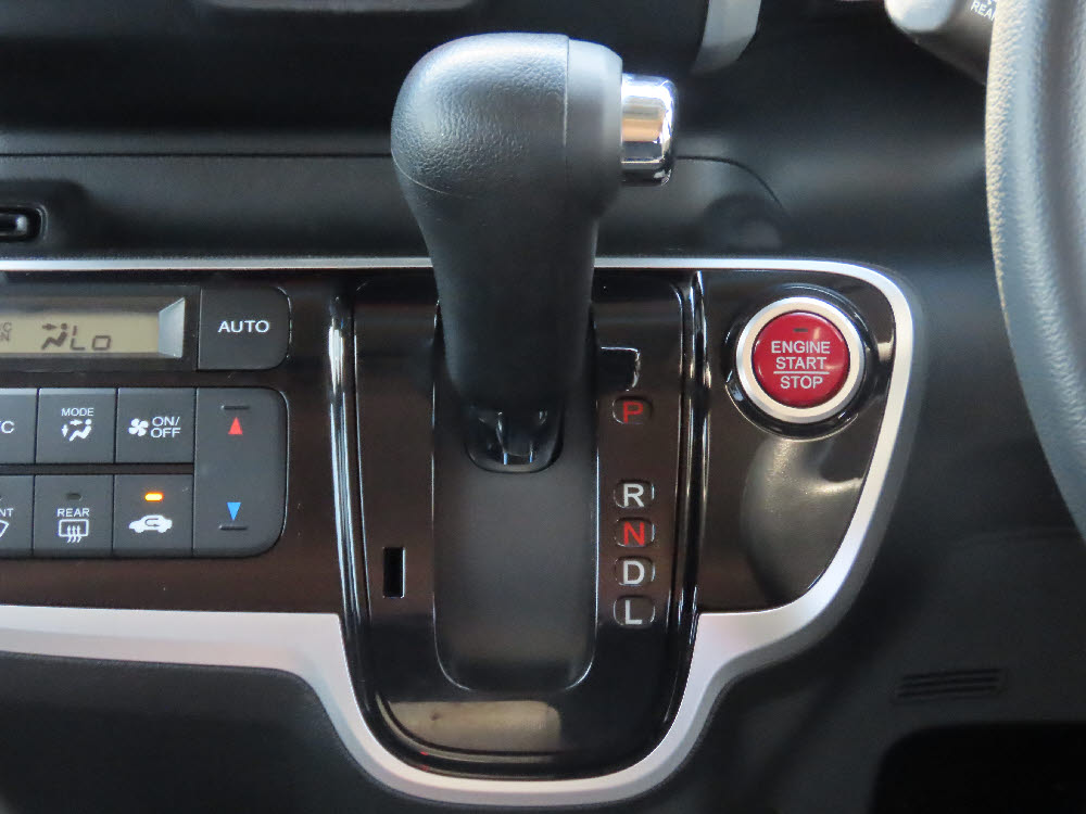 ホンダ　Ｎ ＢＯＸカスタム　G・Lパッケージ13枚目