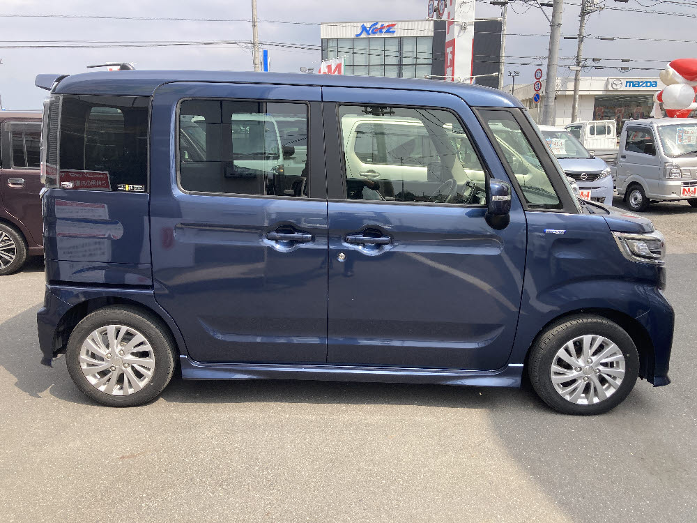 スズキ　スペーシアカスタム　HVGS3枚目