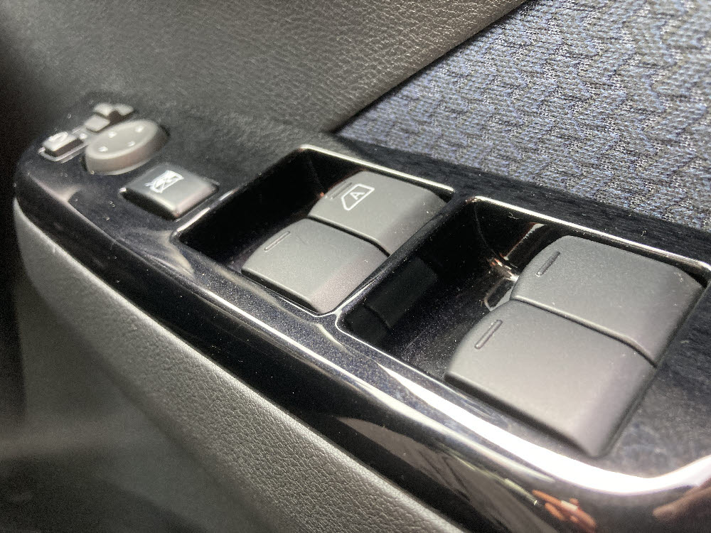 ミツビシ　ｅｋクロス　G17枚目