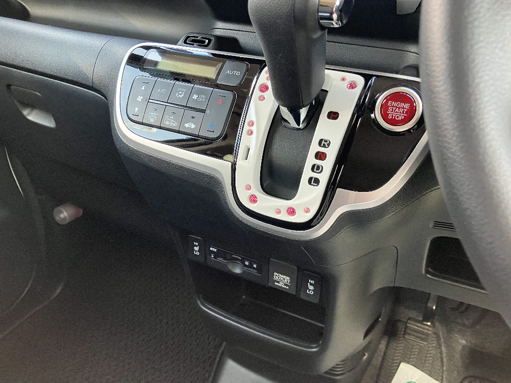 ホンダ　Ｎ ＢＯＸカスタム　SSPKG19枚目