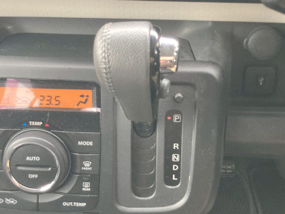 スズキ　ＭＲワゴン　Xセレクション17枚目