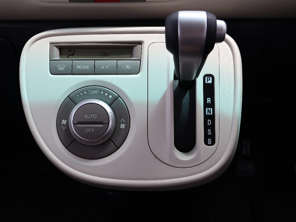 ダイハツ　ミラココア プラスX スペシャルコーデ10枚目