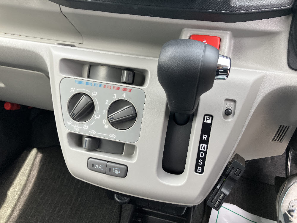 ダイハツ　ミライース　X-SAⅢ16枚目