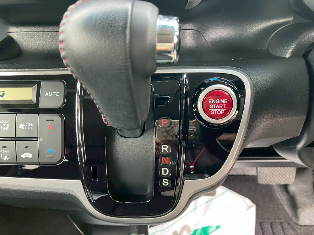 ホンダ　Ｎ ＢＯＸカスタム　GターボAパッケージ17枚目