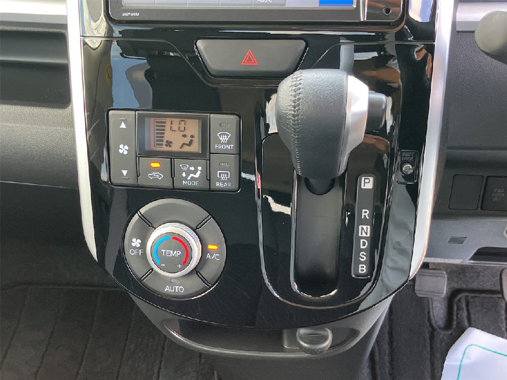ダイハツ　タントカスタム　RS17枚目