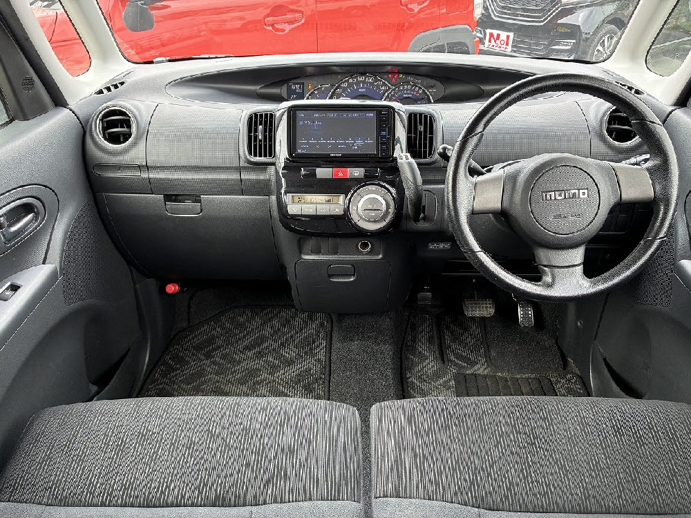 ダイハツ タントカスタム RS4枚目