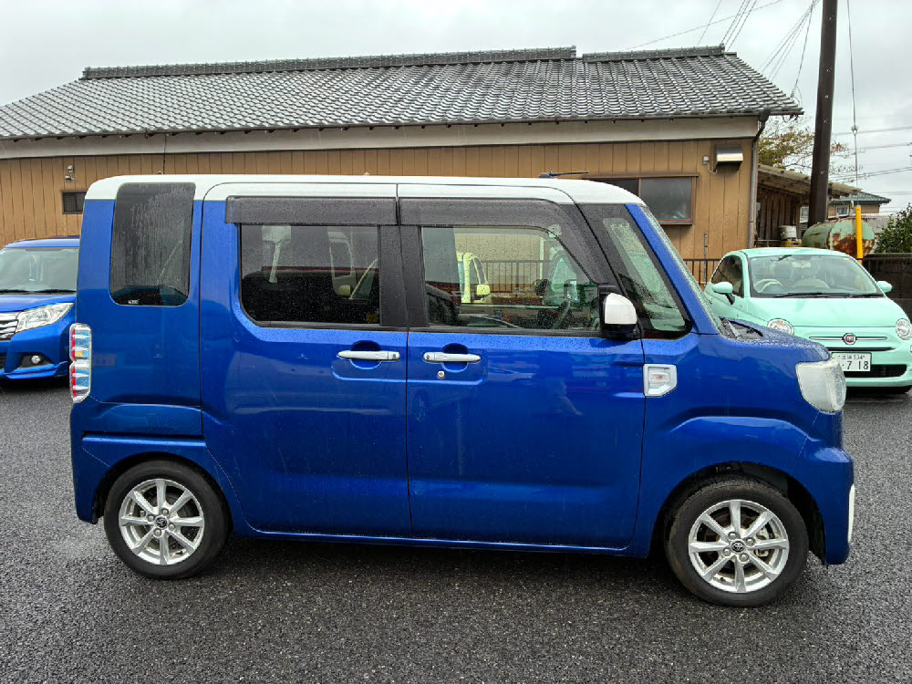 トヨタ ピクシス メガ L-SAⅢ3枚目