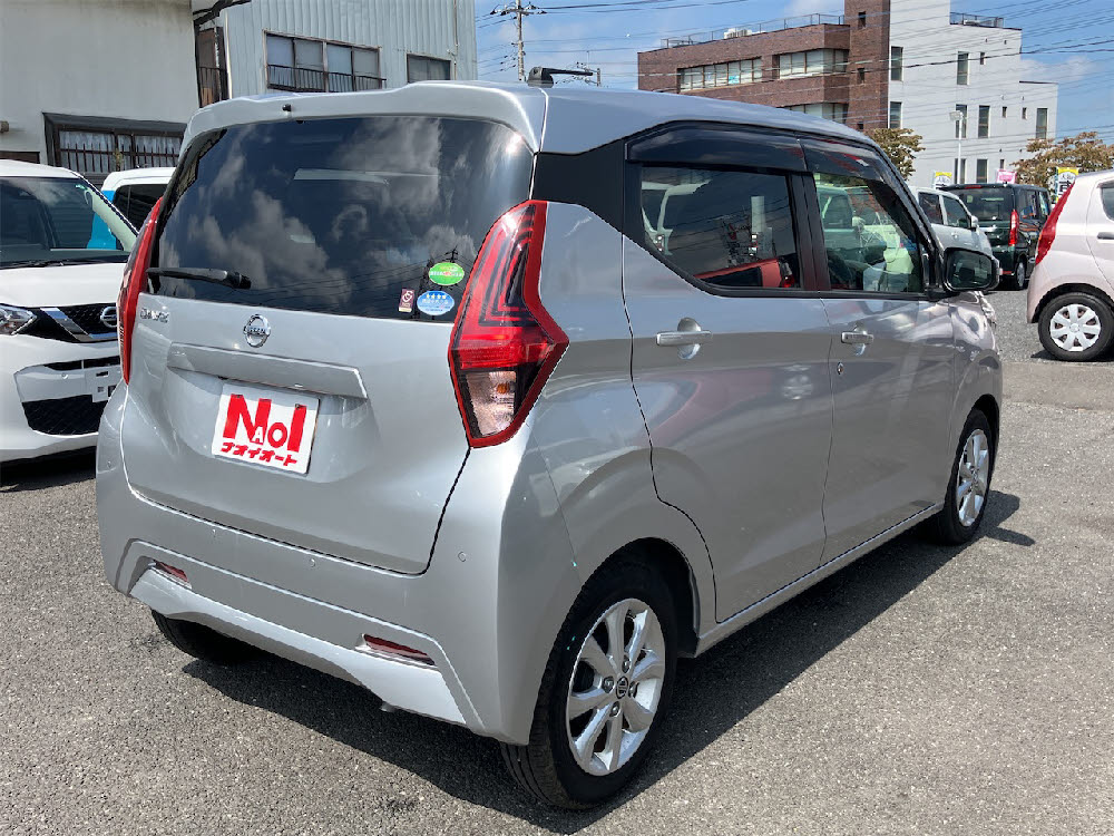 ニッサン　デイズ　X（9インチナビ）3枚目