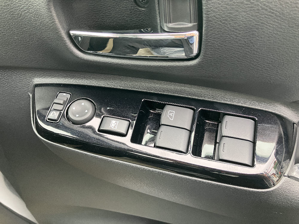 ミツビシ　デリカミニ　G18枚目