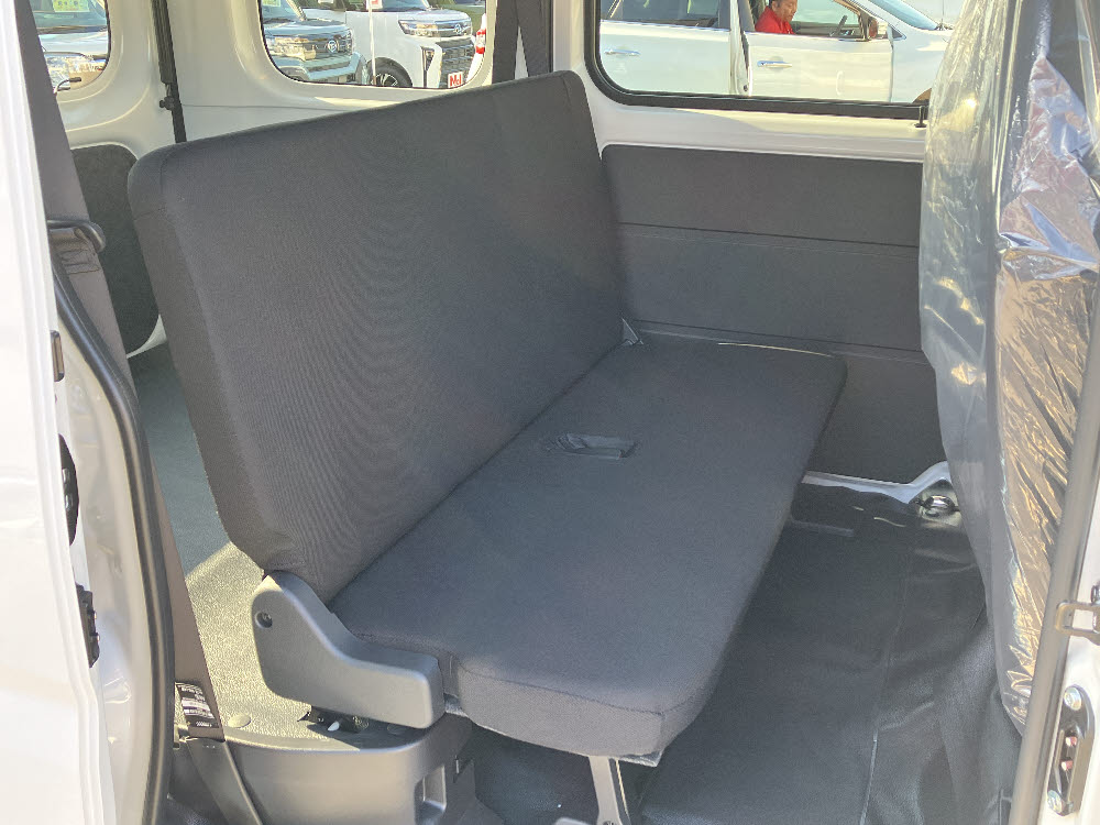 ダイハツ　ハイゼットカーゴ　デラックス　9枚目