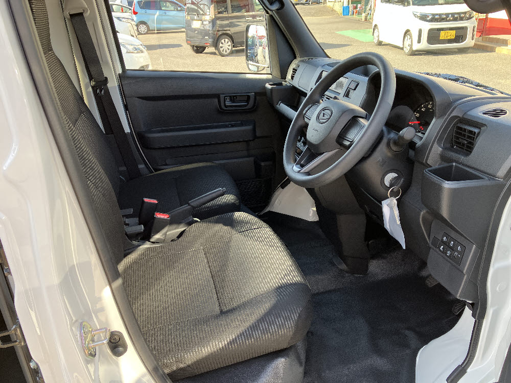 ダイハツ　ハイゼットカーゴ　デラックス　10枚目