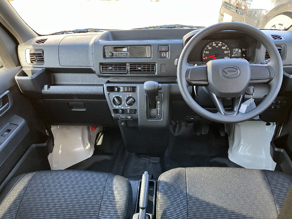 ダイハツ　ハイゼットカーゴ　デラックス　11枚目