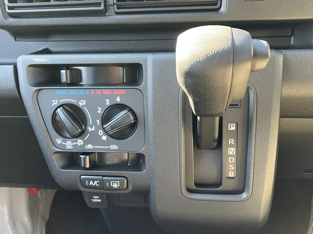 ダイハツ　ハイゼットカーゴ　デラックス　12枚目