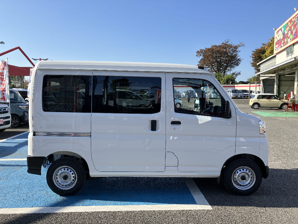 ダイハツ　ハイゼットカーゴ　デラックス　3枚目