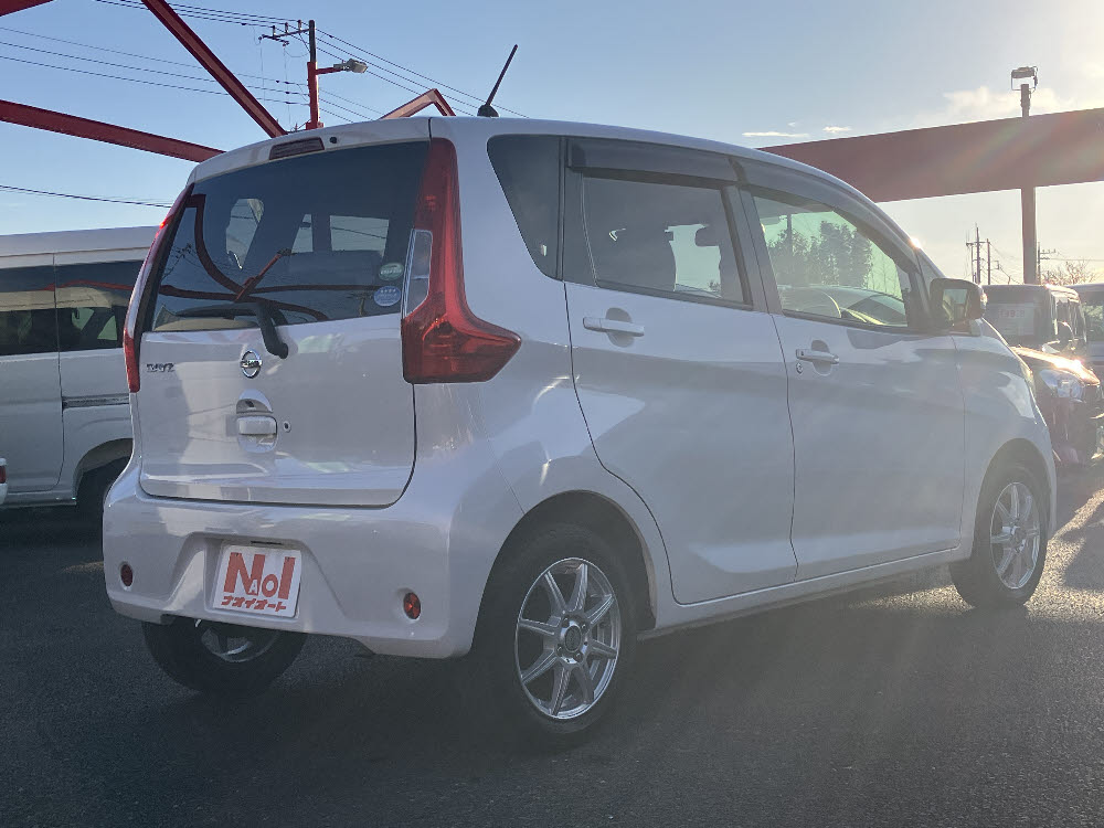 ニッサン　デイズ　X　4枚目