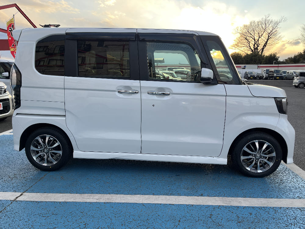 ホンダ　Ｎ ＢＯＸカスタム　GLホンダセンシング3枚目