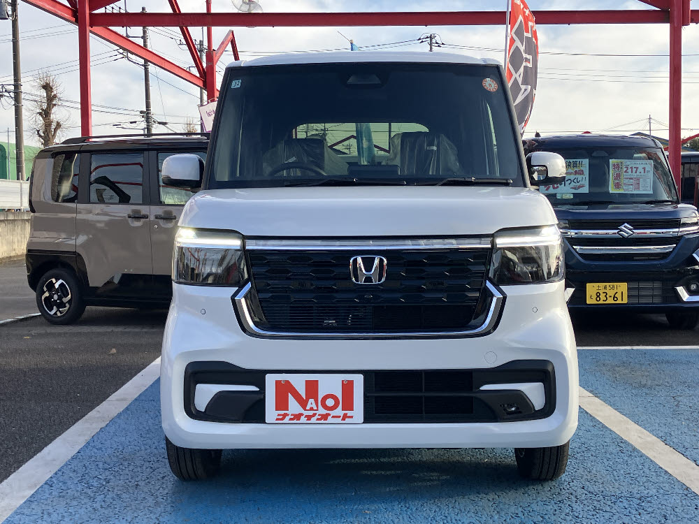 ホンダ　NBOXカスタム　8インチナビ（VXM-245ZFEi）1枚目