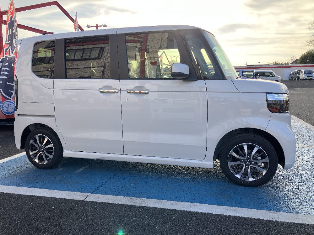 ホンダ　NBOXカスタム　8インチナビ（VXM-245ZFEi）3枚目