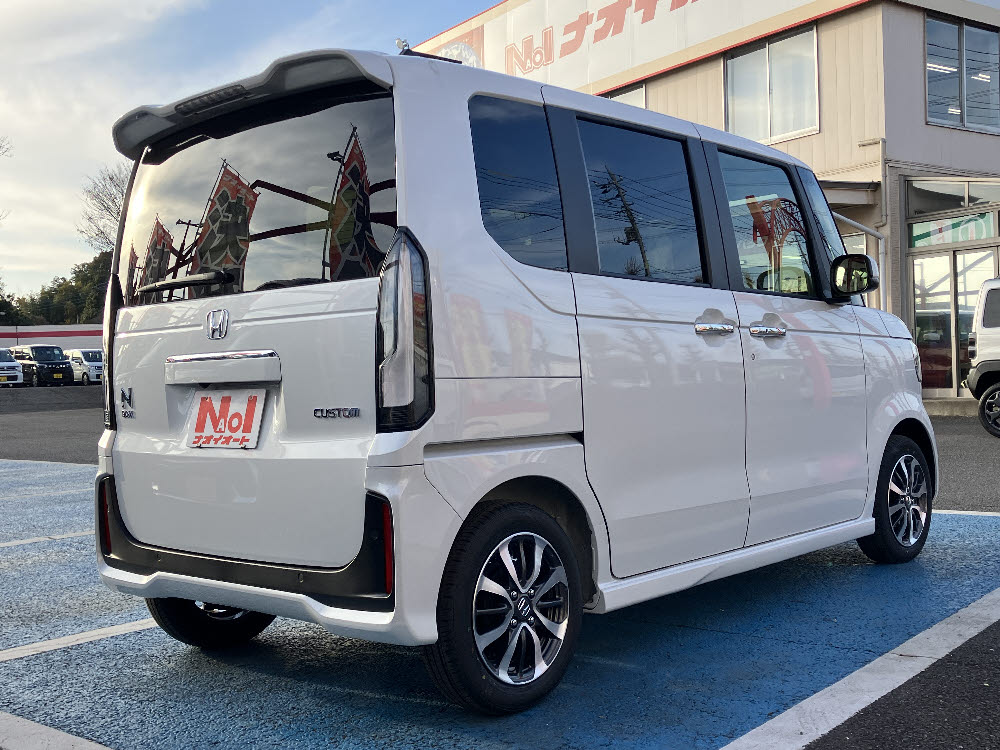 ホンダ　NBOXカスタム　8インチナビ（VXM-245ZFEi）4枚目