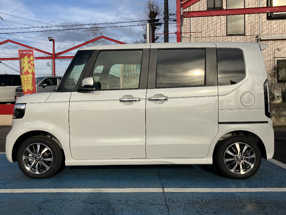 ホンダ　NBOXカスタム　8インチナビ（VXM-245ZFEi）7枚目