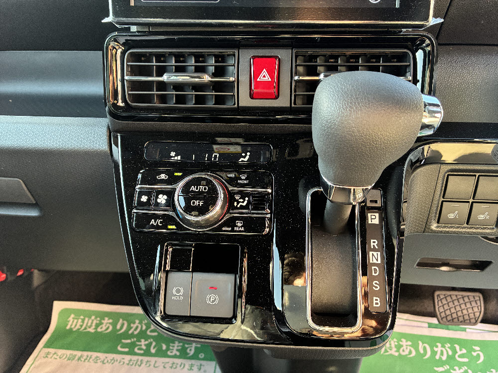 ダイハツ　タントカスタム　X　9インチDA17枚目
