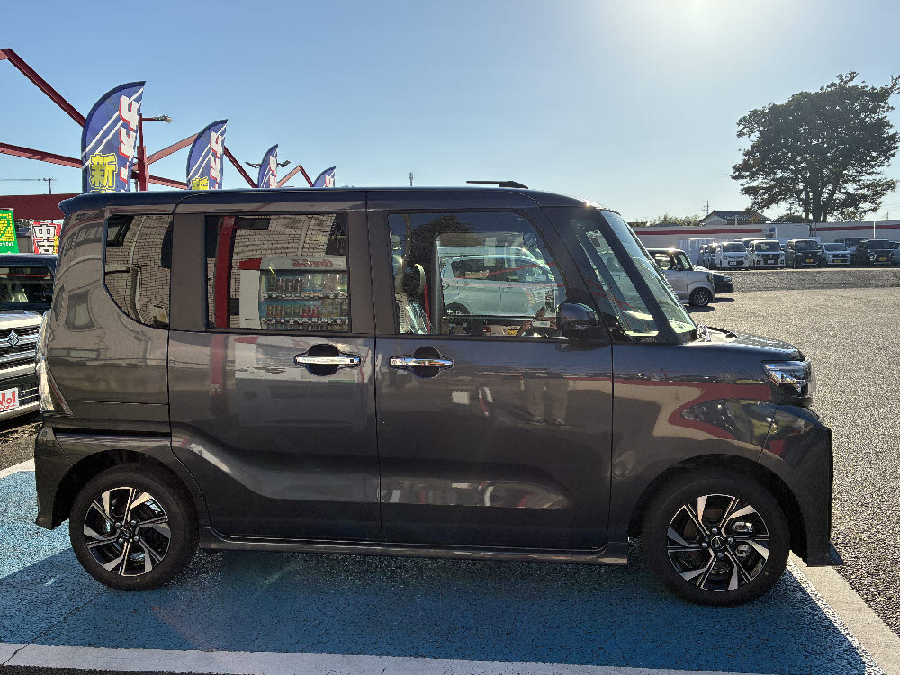 ダイハツ　タントカスタム　X　9インチDA3枚目