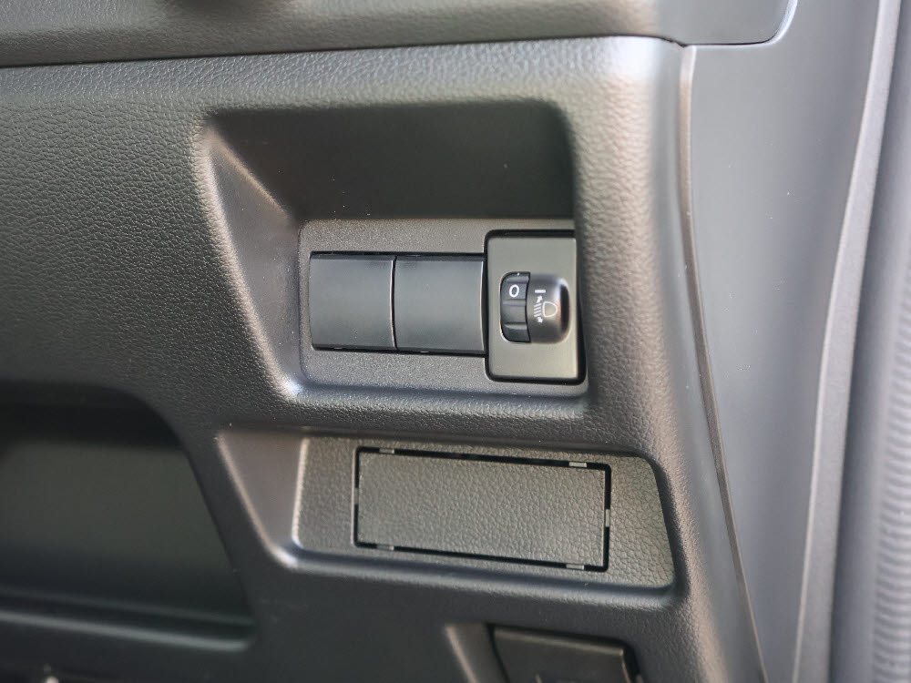 スズキ　スペーシアHYBRID　X　オーディオレス17枚目