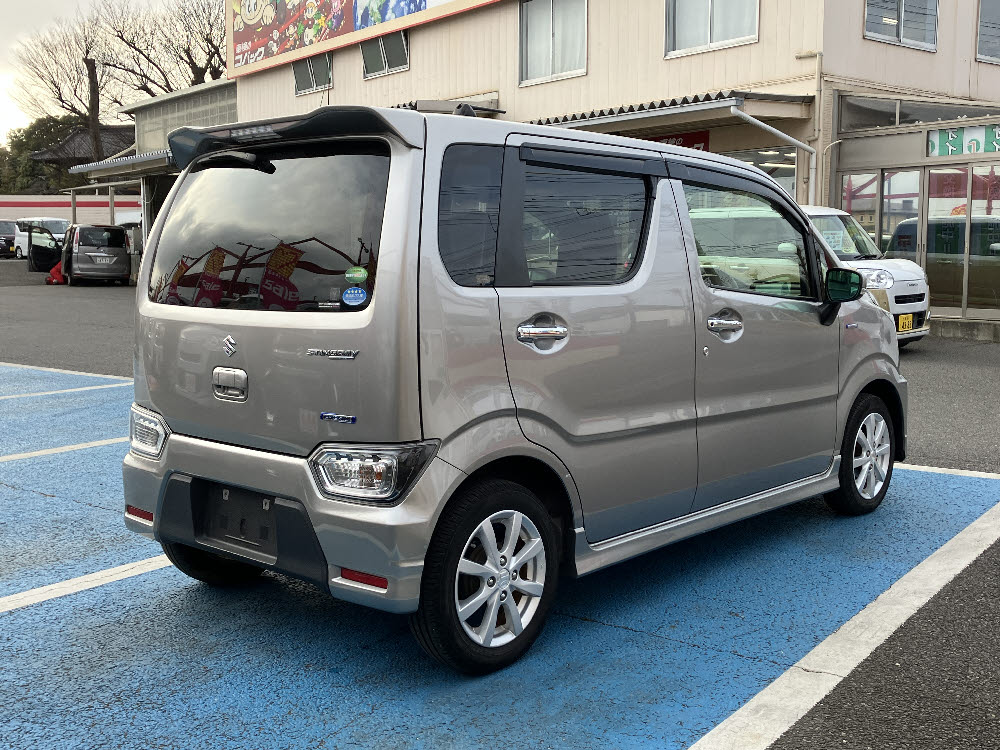 スズキ　ワゴンＲスティングレー　HYBRID　X4枚目