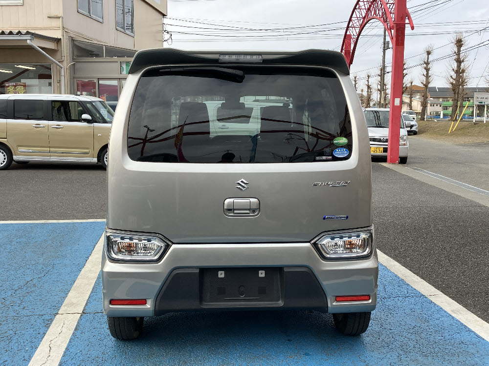 スズキ　ワゴンＲスティングレー　HYBRID　X5枚目