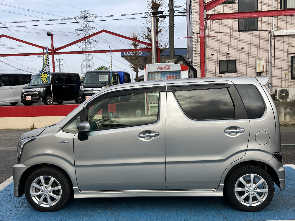 スズキ　ワゴンＲスティングレー　HYBRID　X7枚目