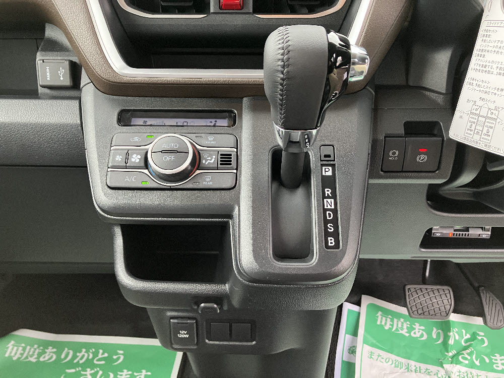 ダイハツ　ムーヴ　RS 9インチDオーディオ パノラマモニター付17枚目