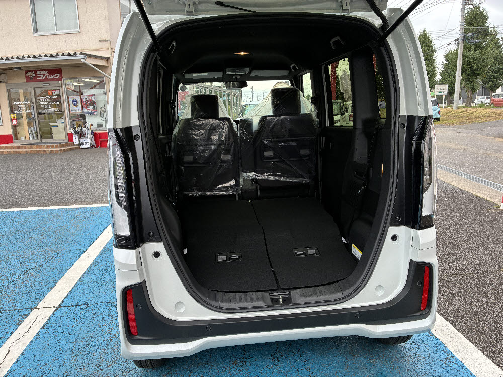 ホンダ　Ｎ ＢＯＸカスタム　標準10枚目