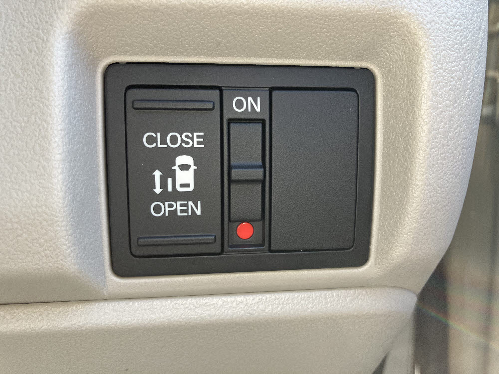 ホンダ　Ｎ ＢＯＸ　8インチナビ付（VXM-245ZFEi）17枚目