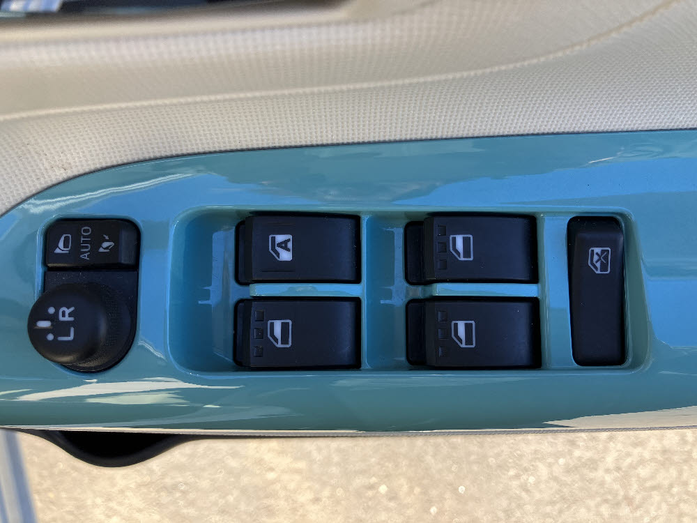 ダイハツ　ムーヴキャンバス　Xメイクアップリミテッド　SAⅢ13枚目