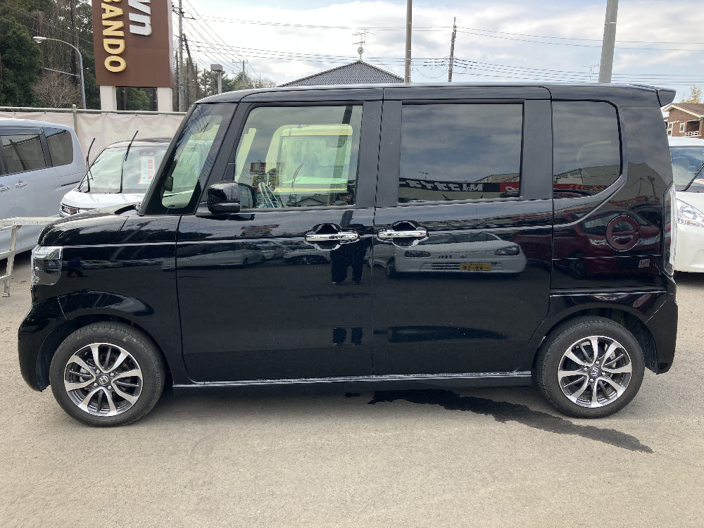 ホンダ　Ｎ ＢＯＸカスタム　3枚目