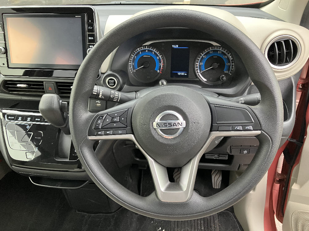 ニッサン　デイズ　X（9インチナビ）18枚目