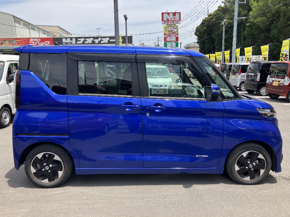 ニッサン　ルークス　ハイウェイスターX（純正9インチナビ）2枚目