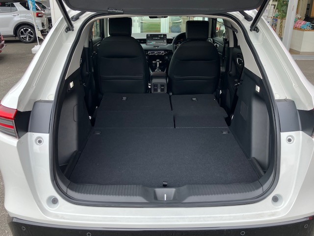 ホンダ　ヴェゼル　e:HEV Z　純正9インチナビ付9枚目