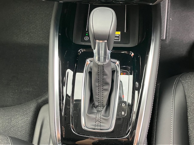 ホンダ　ヴェゼル　e:HEV Z　純正9インチナビ付17枚目