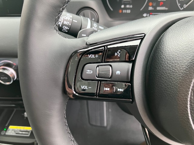 ホンダ　ヴェゼル　e:HEV Z　純正9インチナビ付18枚目