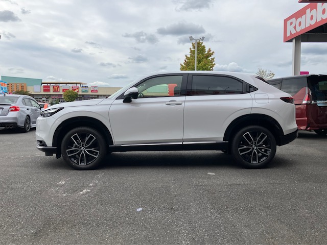 ホンダ　ヴェゼル　e:HEV Z　純正9インチナビ付7枚目