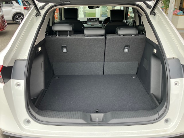 ホンダ　ヴェゼル　e:HEV Z　純正9インチナビ付8枚目