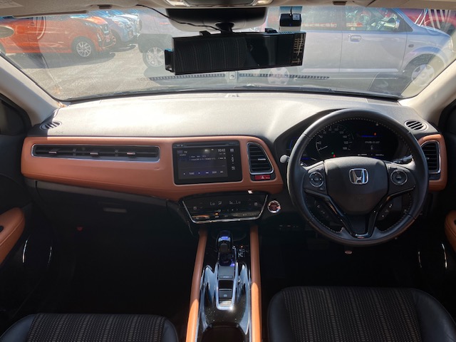 ホンダ　ヴェゼル　HYBRID Z9枚目