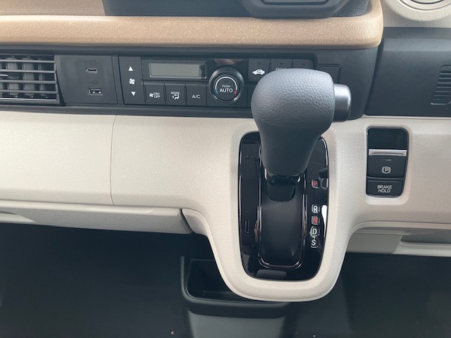 ホンダ　Ｎ ＢＯＸ　8インチナビ(VXM-245ZFEi)18枚目